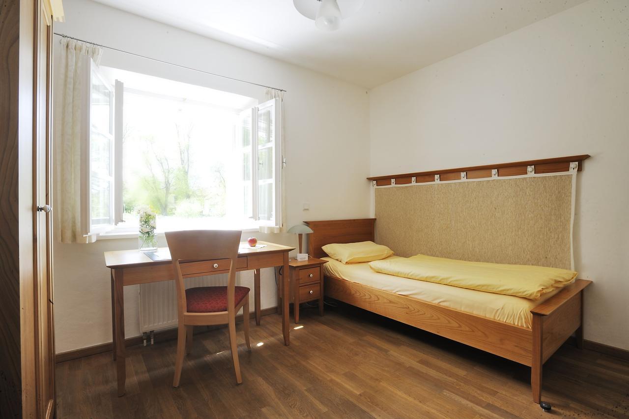 Kapuzinerhof Seminar- Und Kongresshotel Laufen Pokoj fotografie